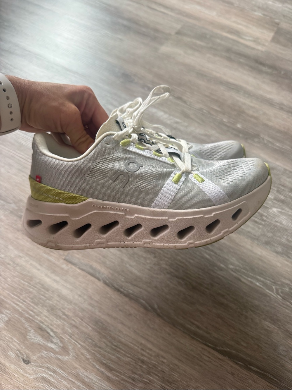 On Cloud eclipse Running Shoes in white/sand with Lime Accents - Picture 6 of 7